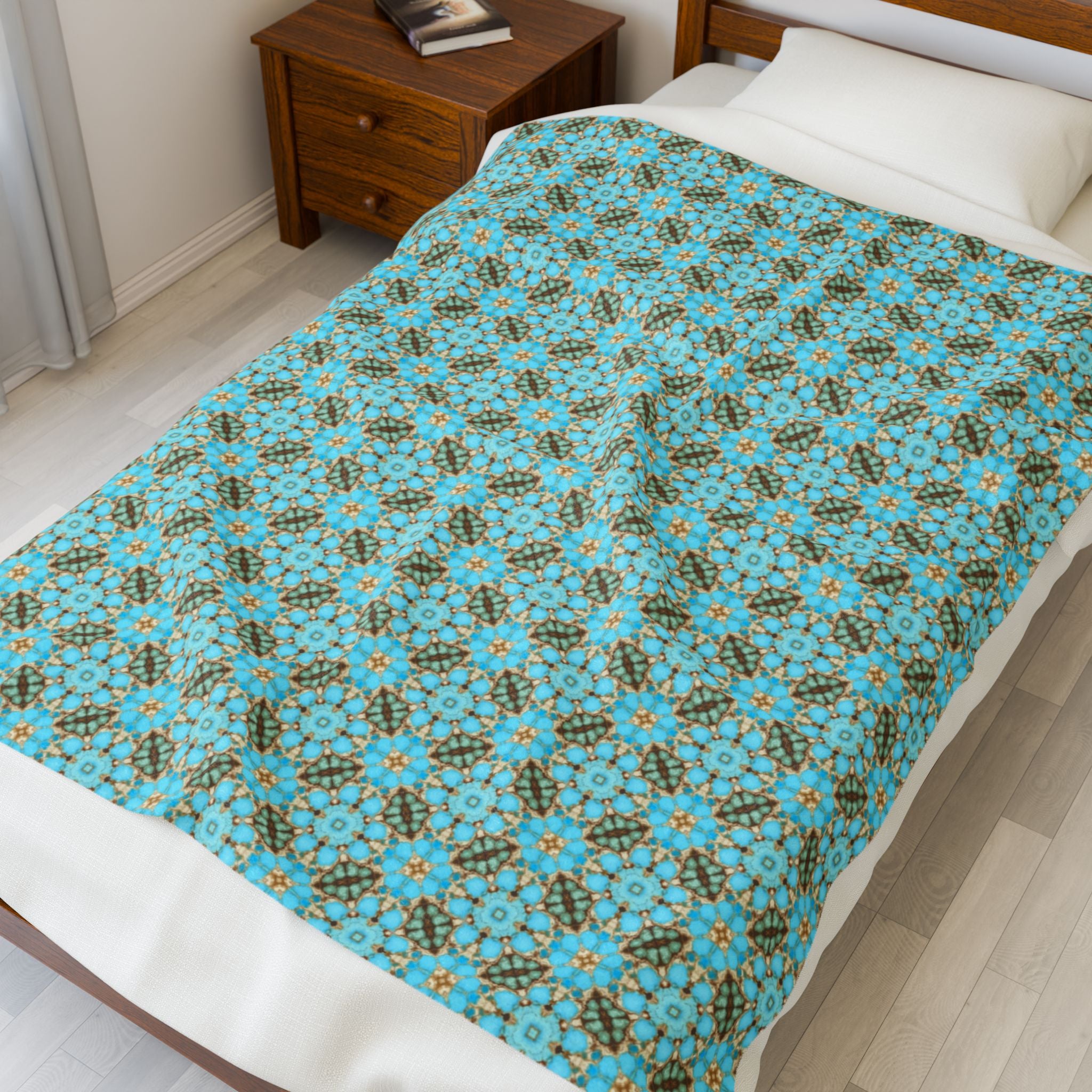 Yareli Velveteen Plush Blanket