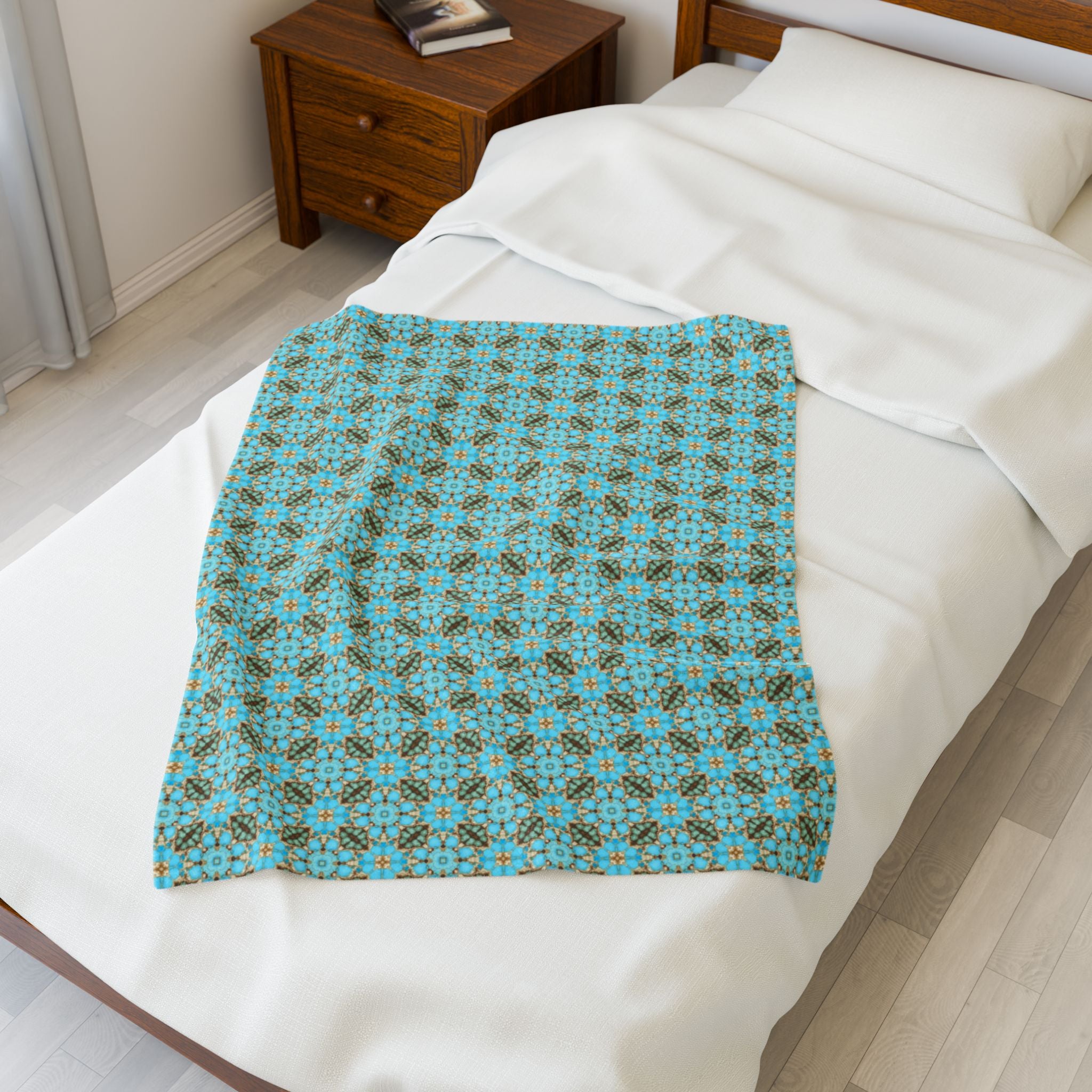 Yareli Velveteen Plush Blanket