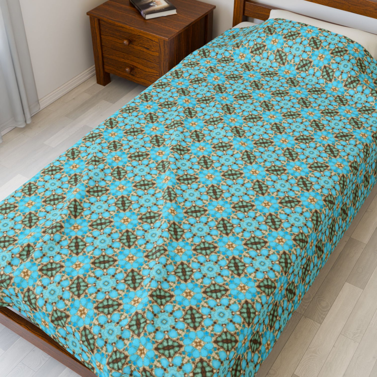 Yareli Velveteen Plush Blanket